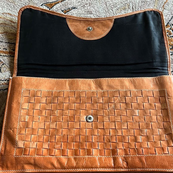Gorgeous tan genuine, leather handwoven envelope clutch bag 12”x7” - Picture 7 of 12